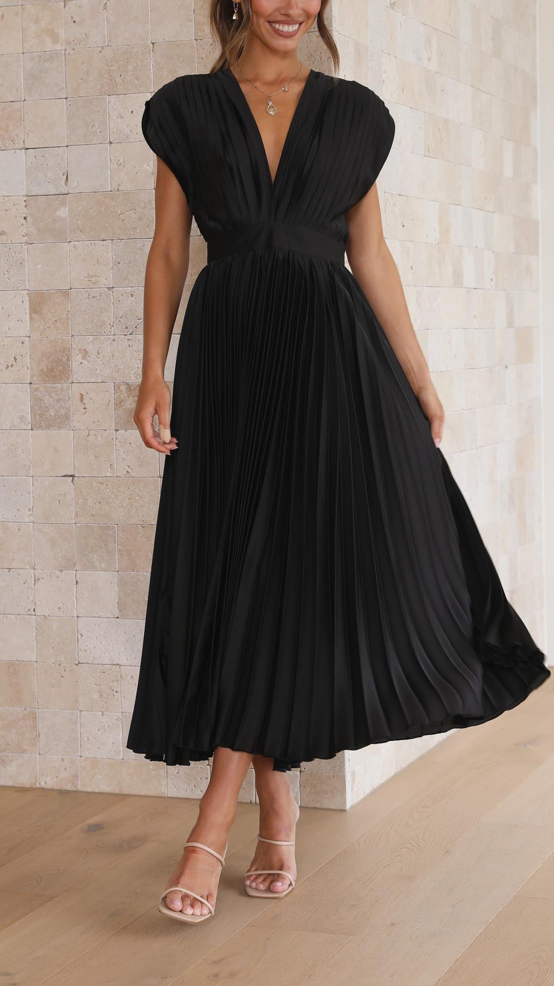 Ilvra | Robe Décolletée Élégante