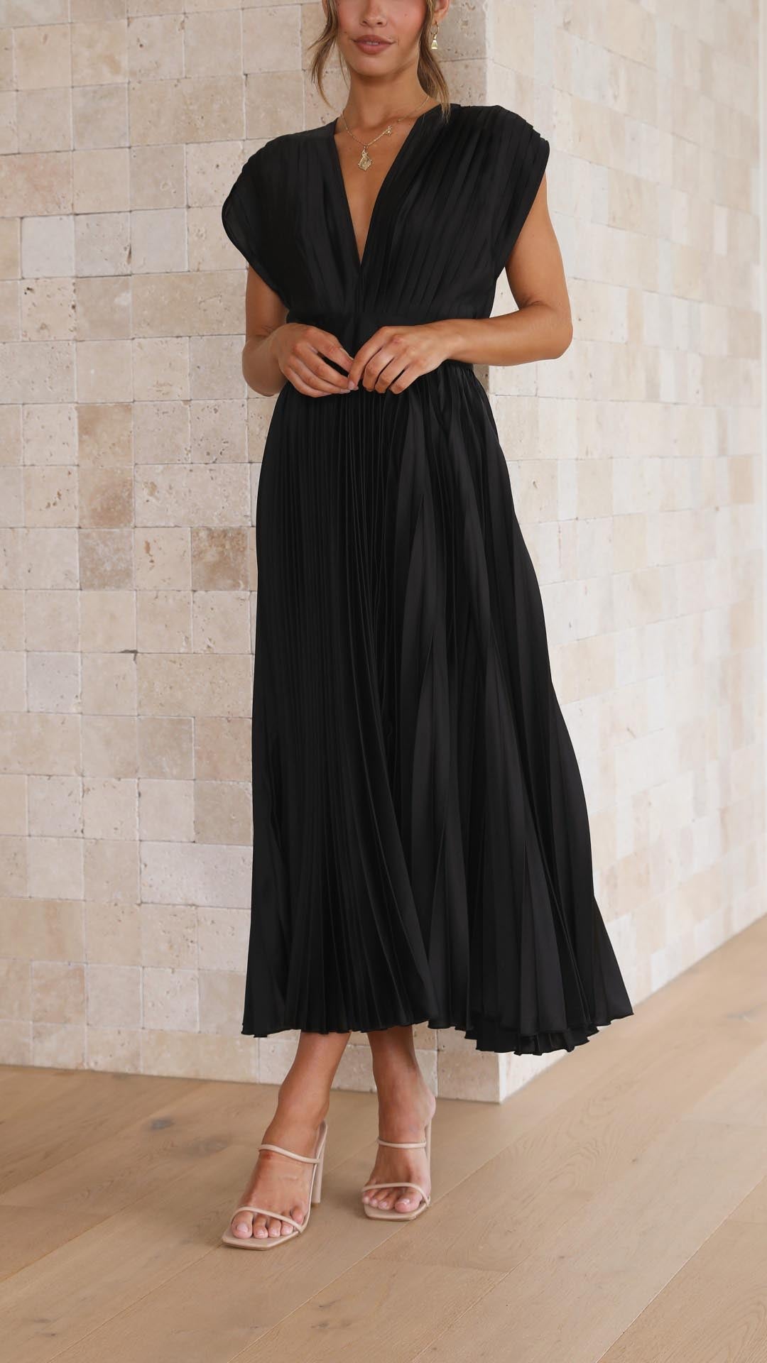 Ilvra | Robe Décolletée Élégante