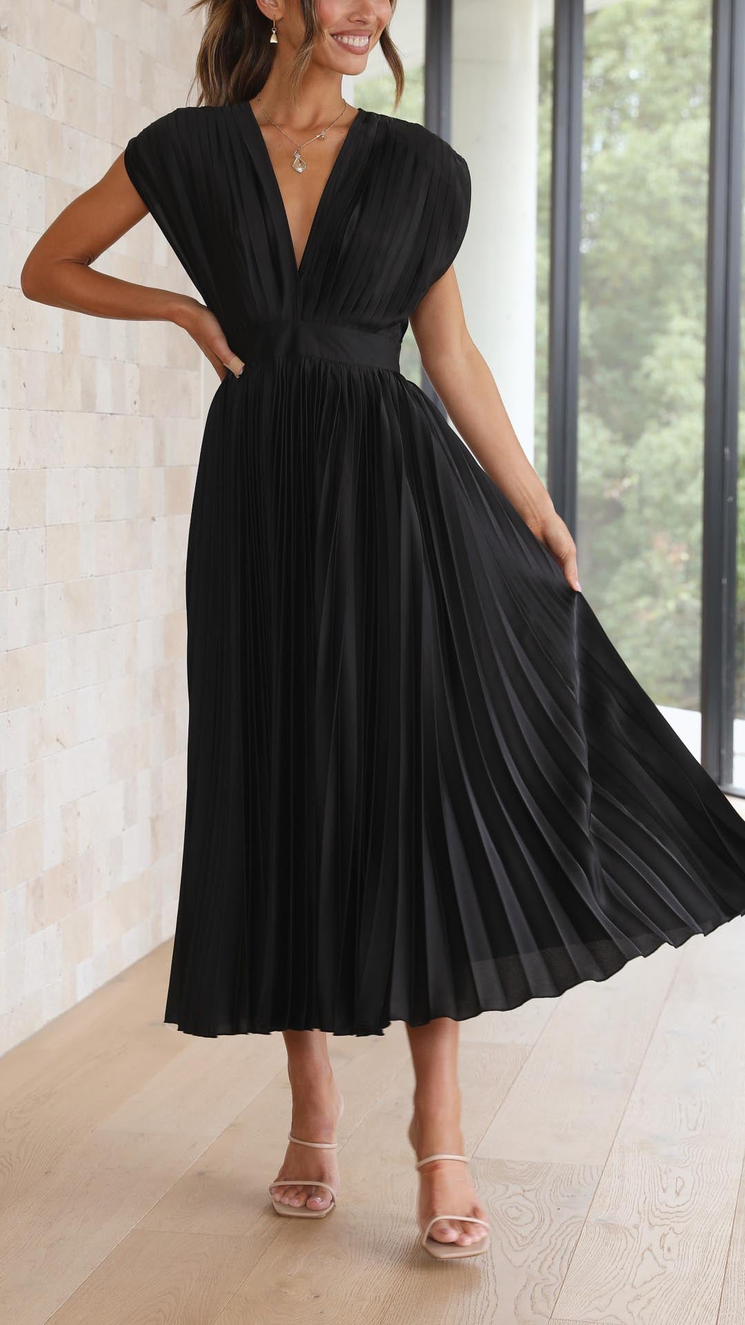 Ilvra | Robe Décolletée Élégante