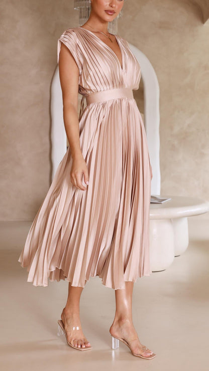 Ilvra | Robe Décolletée Élégante