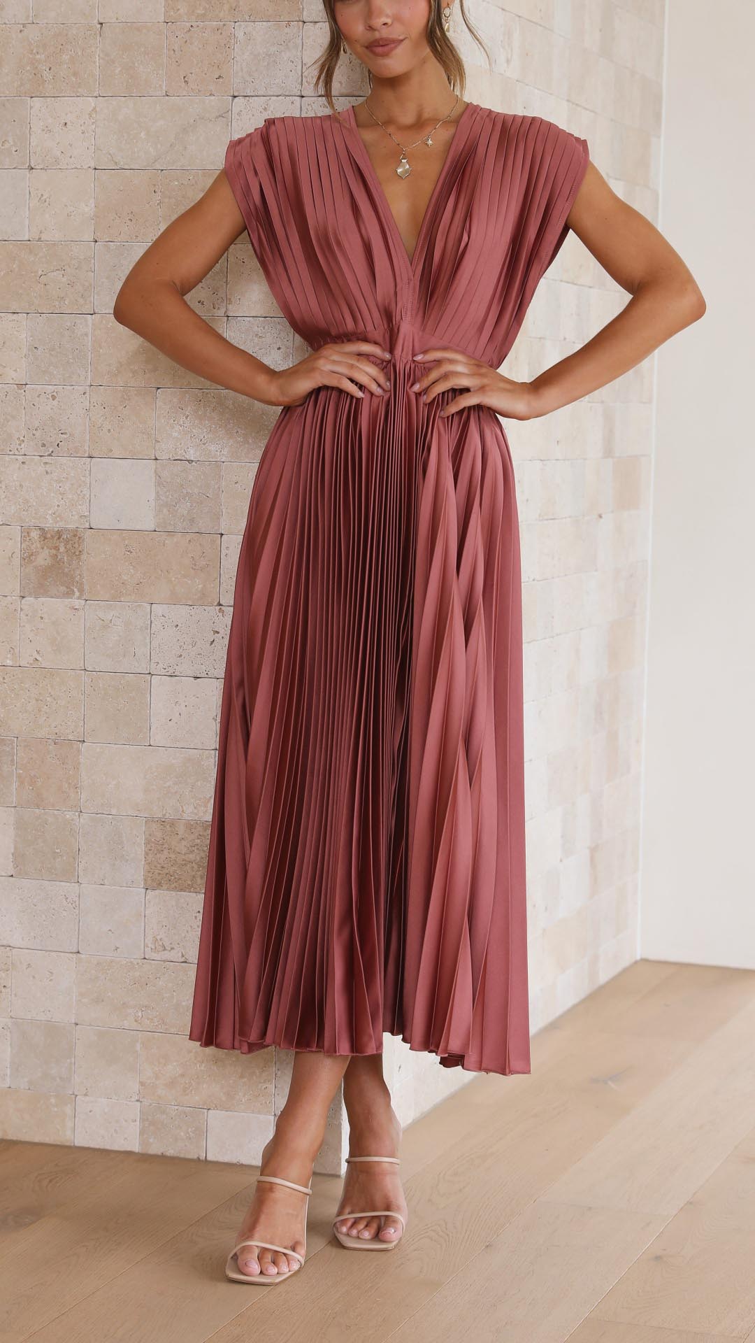Ilvra | Robe Décolletée Élégante