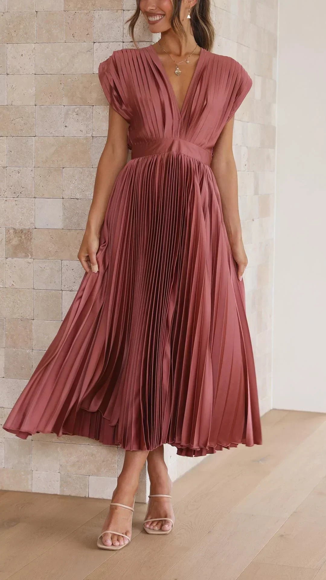 Ilvra | Robe Décolletée Élégante