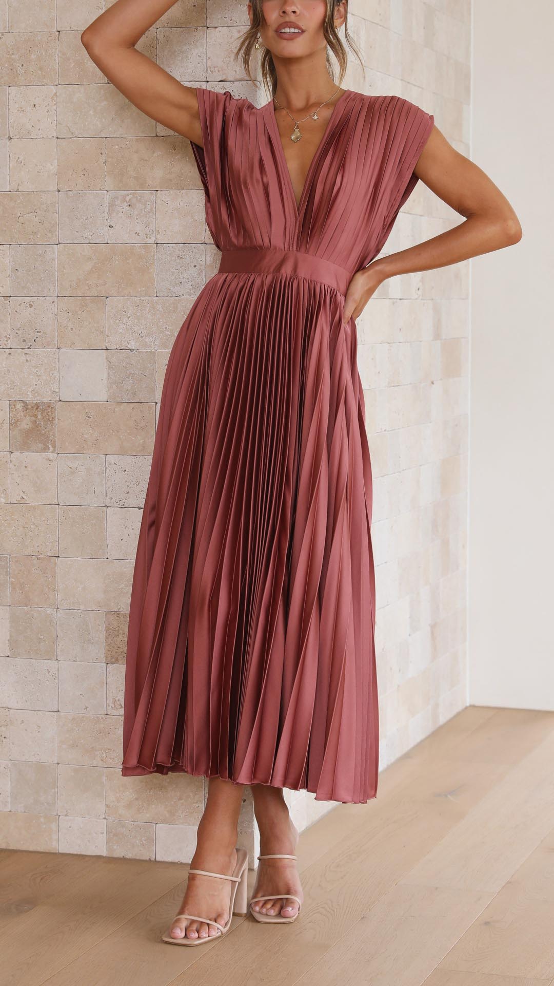 Ilvra | Robe Décolletée Élégante