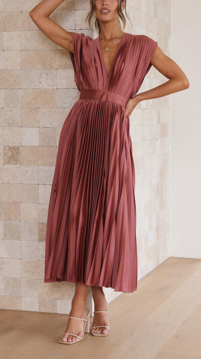 Ilvra | Robe Décolletée Élégante